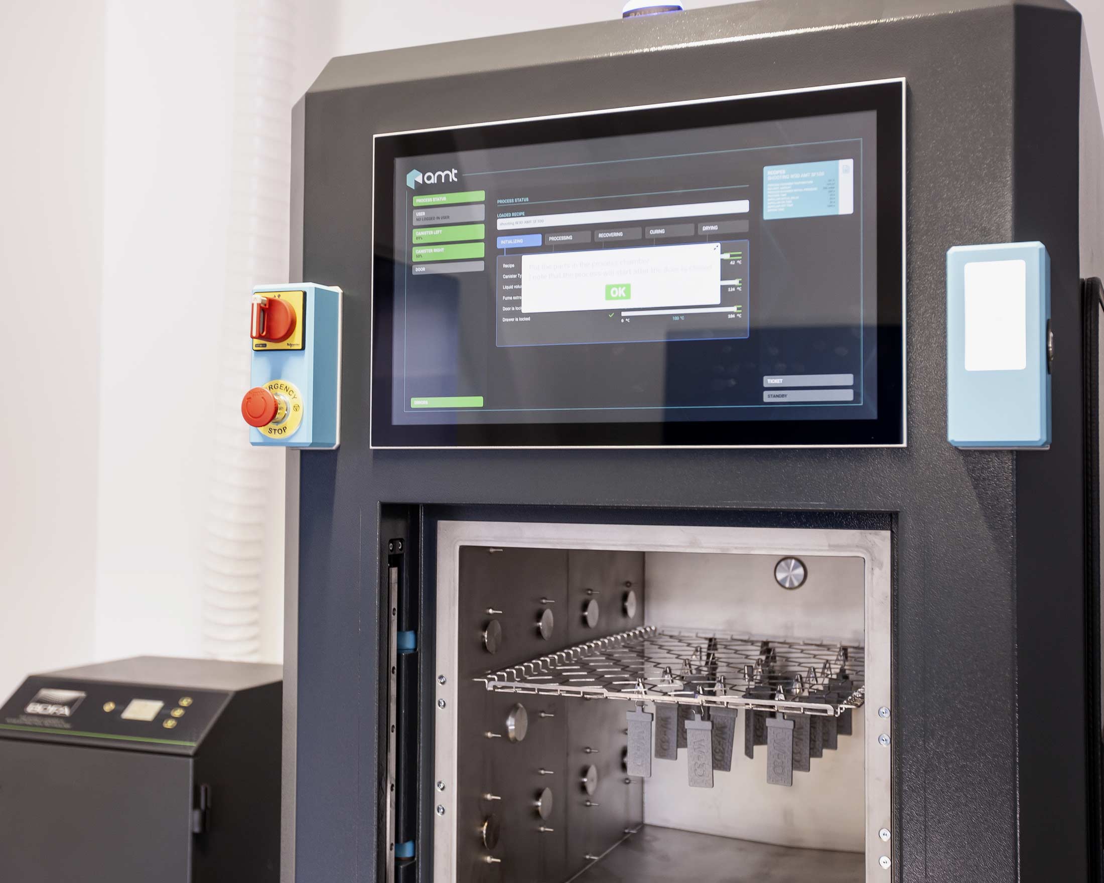 Dampfglättung mit AMT SF100 und LUX Pro700 Chemische Dampfglättung in den Anlagen AMT SF100 und LUX Pro700 reduziert die Nacharbeit erheblich und… | W-3D GmbH & Co. KG (Foto: Herbert Heim)