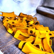 3D-gedruckte Teile in der Thies Minicolor Färbeanlage in der W-3D Fertigung