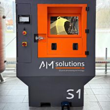 Entpulvern und Verdichten mit Anlagen von AM Solutions / Rösler | W-3D GmbH & Co. KG (Foto: Herbert Heim)